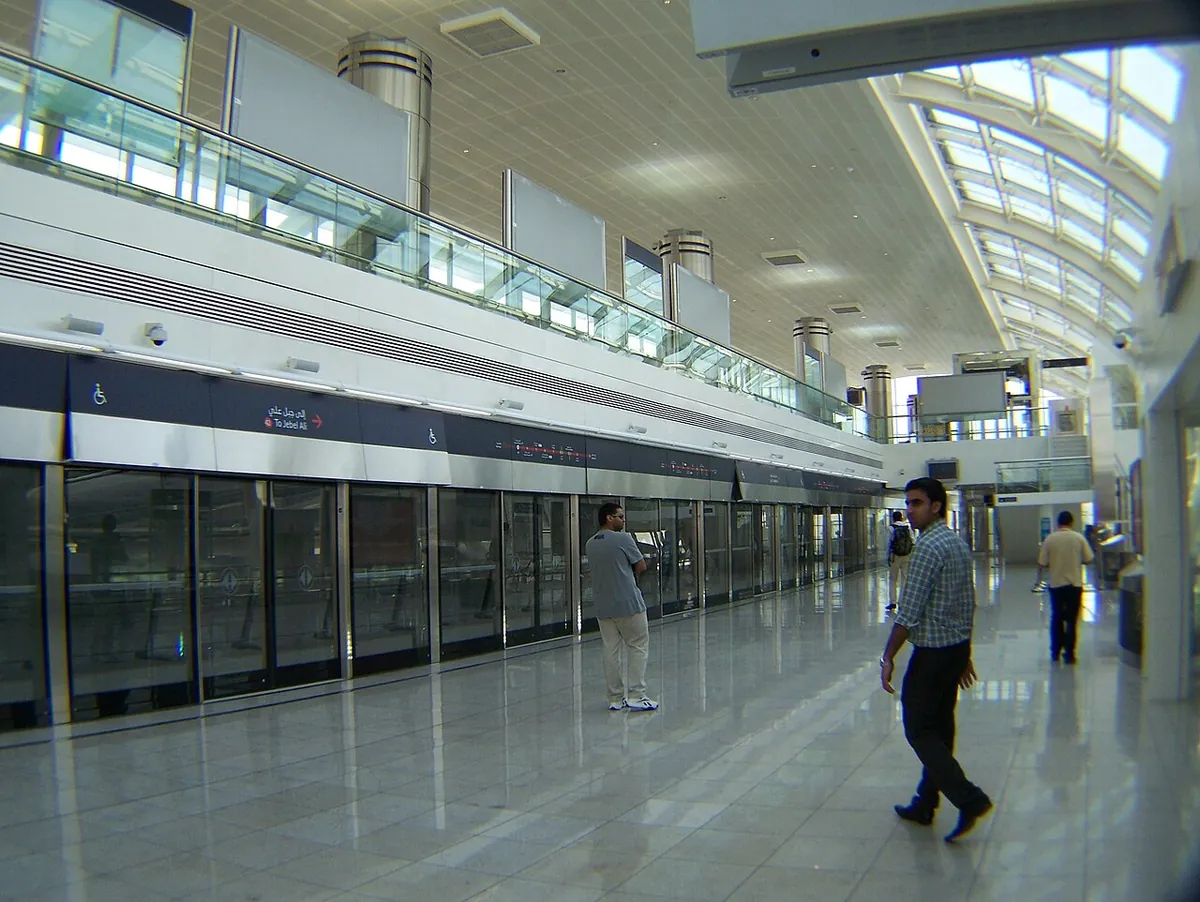 Станція метро в Дубаї