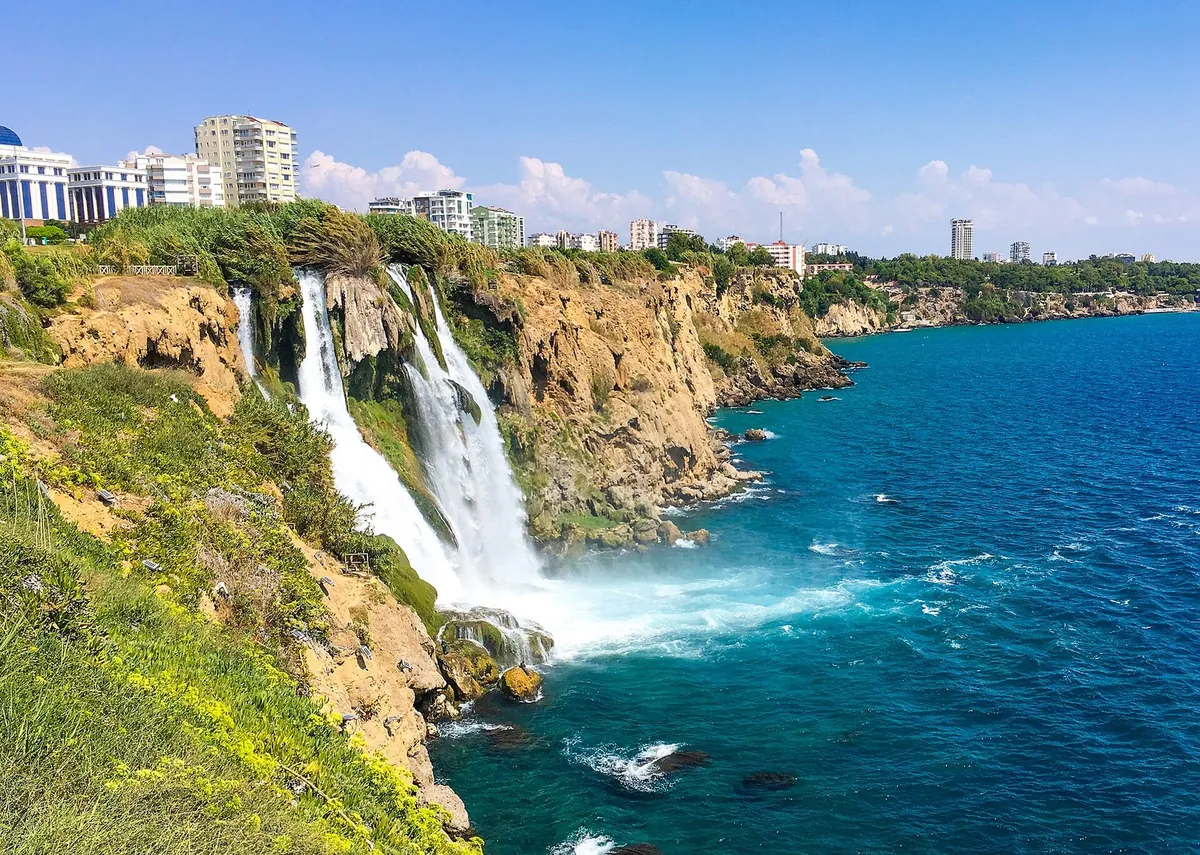 Нижній водоспад Дюден падає в море