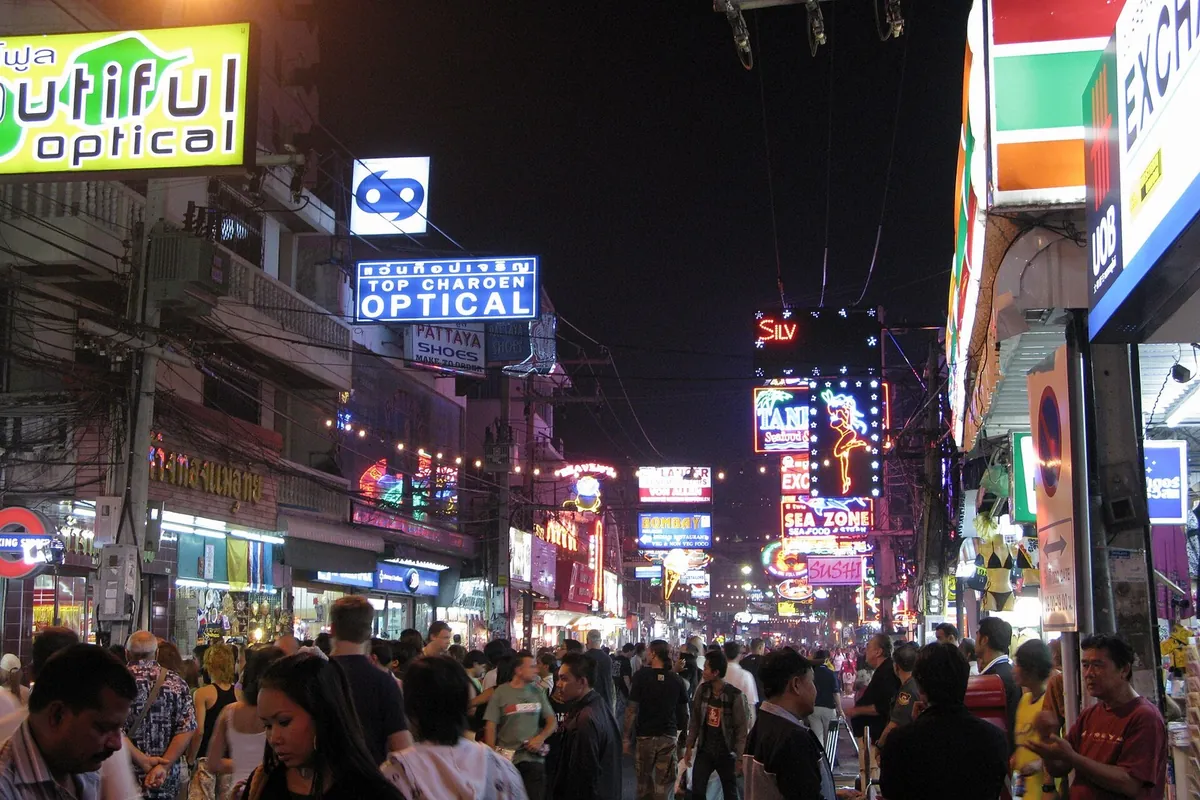 Walking Street у Паттайї ввечері